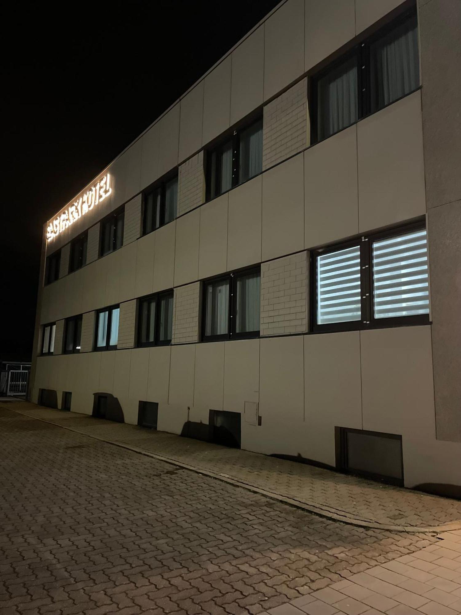 Gastpark Hotel Manching Exterior photo